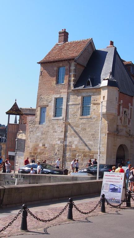 L Appart De La Place Ste Catherine Honfleur Exterior photo